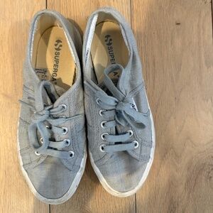 Light grey supergas